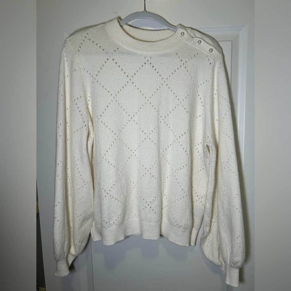 Women’s Who What Wear bell sleeve sweater with pearl detail - size XL